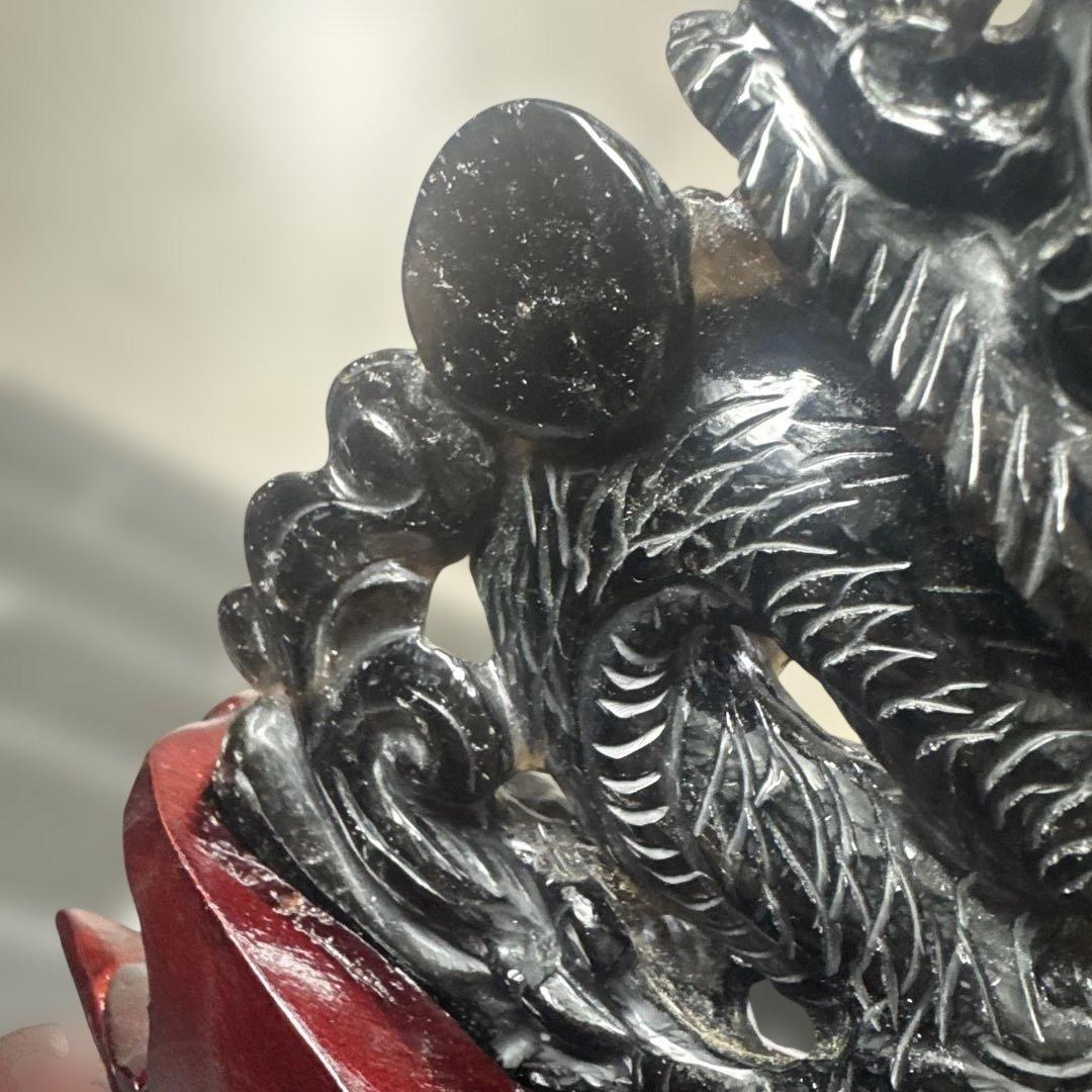 【高品質】山東省産 モリオン 龍彫刻 原石 台座付き　おまけあり