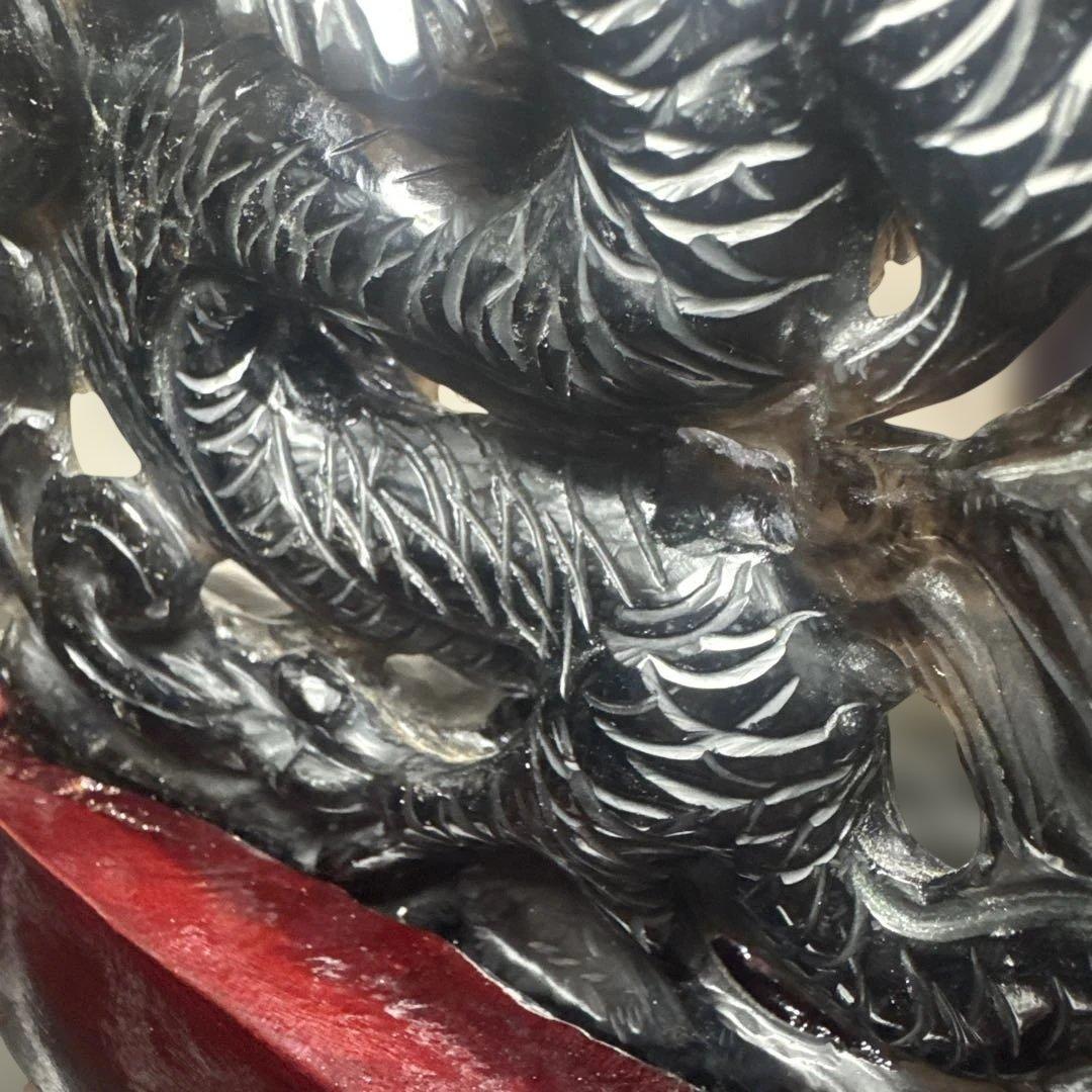 【高品質】山東省産 モリオン 龍彫刻 原石 台座付き　おまけあり