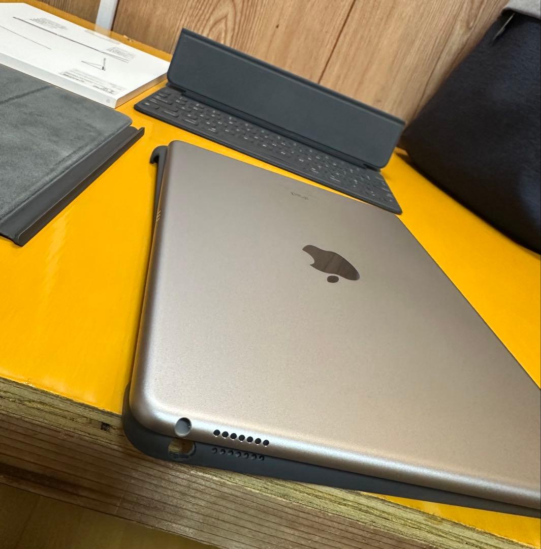 iPadPro9.7wifi 32GB + Smart Keyboard セット
