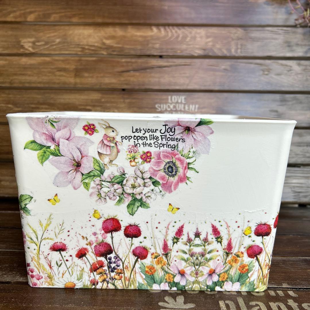 Yoさまご購入済　取手付きボックス 白色たまごを抱いたうさぎさんと ピンクのお花