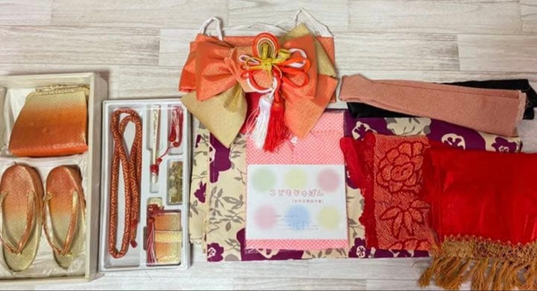 一度着用レトロ柄着物と長襦袢を使った7歳振袖セット