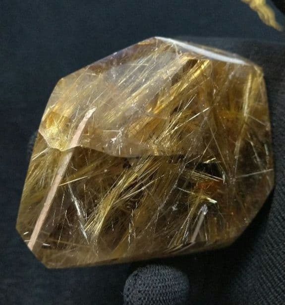 ギラギラルチルクォーツ《原石》専用台座付き　金運　仕事運　勝負運