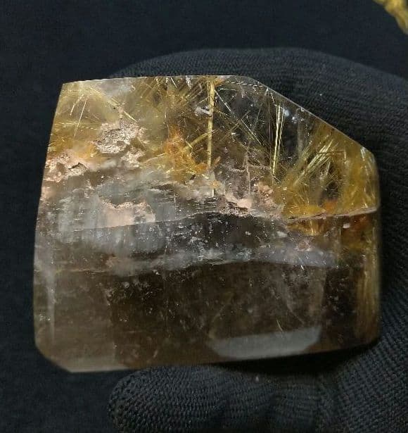 ギラギラルチルクォーツ《原石》専用台座付き　金運　仕事運　勝負運