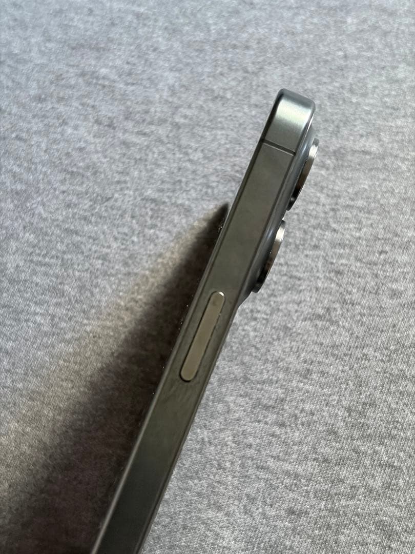 【美品】香港版 iPhone 15 Pro 128GB ブラックチタニウム