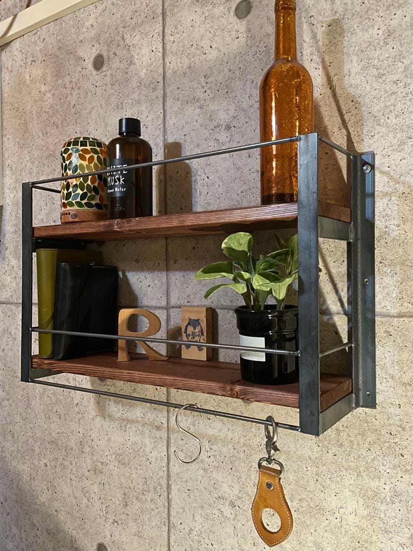 ウォールシェルフ　アイアン壁掛けラック　コレクションラック　ハンドメイド　無骨