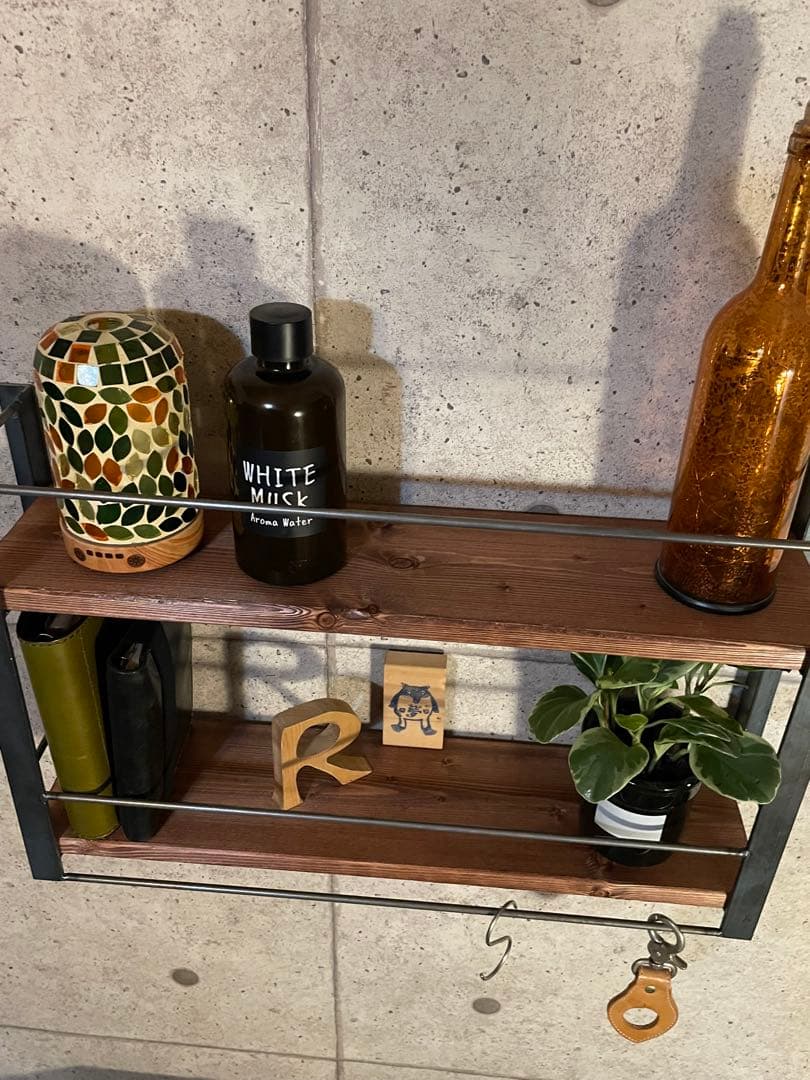 ウォールシェルフ　アイアン壁掛けラック　コレクションラック　ハンドメイド　無骨