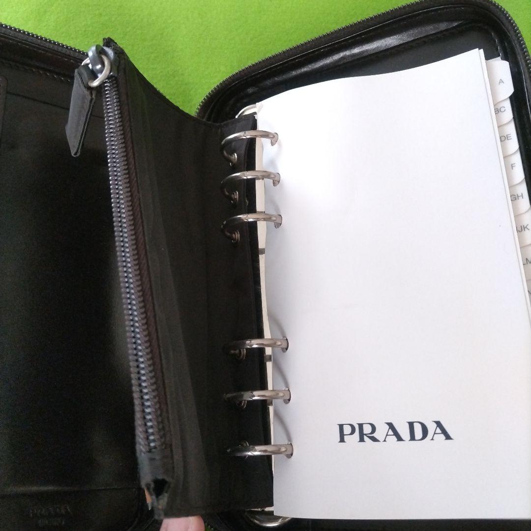 PRADA　A5サイズ ジッパーポーチ