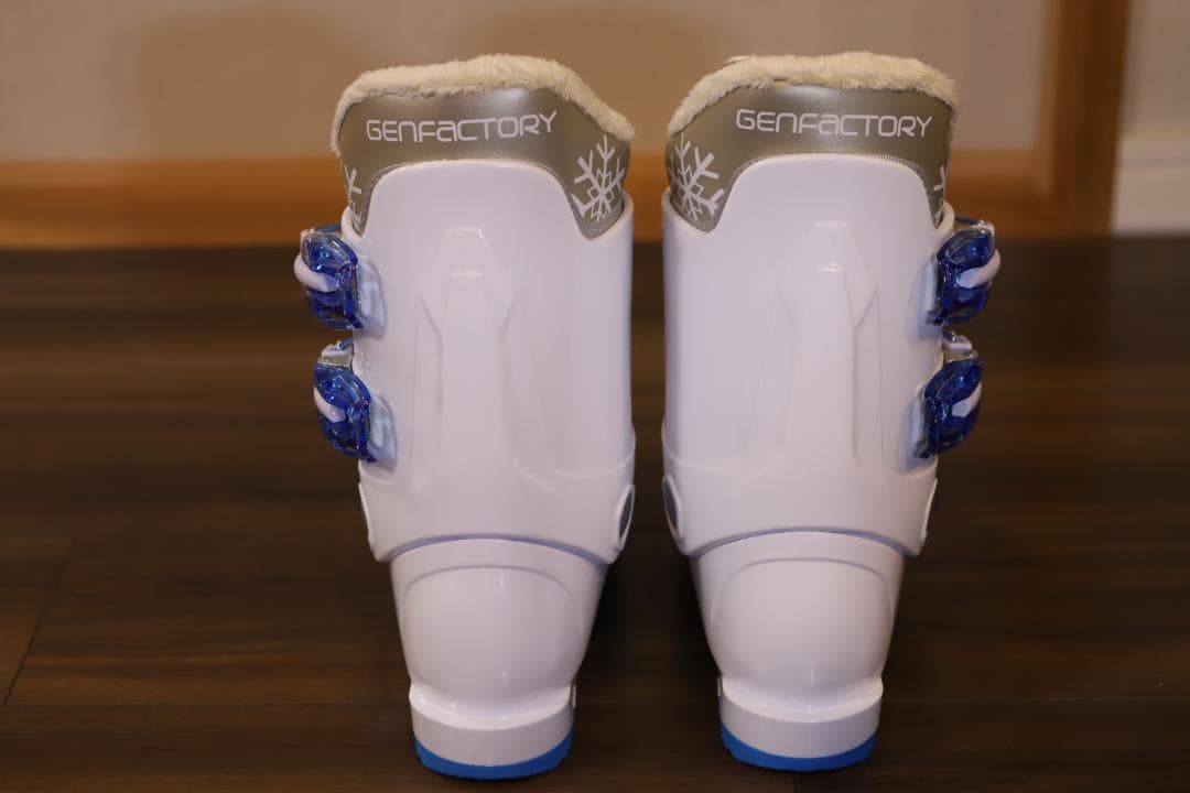 未使用★GEN FACTORY キッズスキーブーツ 23㎝