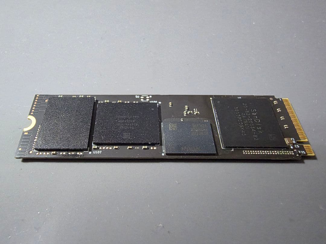 WD black SN850p 4TB M.2 SSD 　ヒートシンクなし