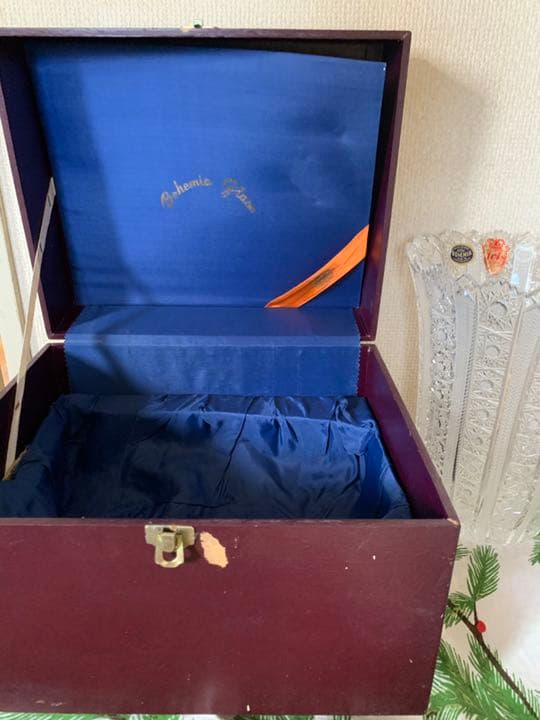 チェコ　ボヘミアンガラス　ハンドカット　花瓶　フラワーベース