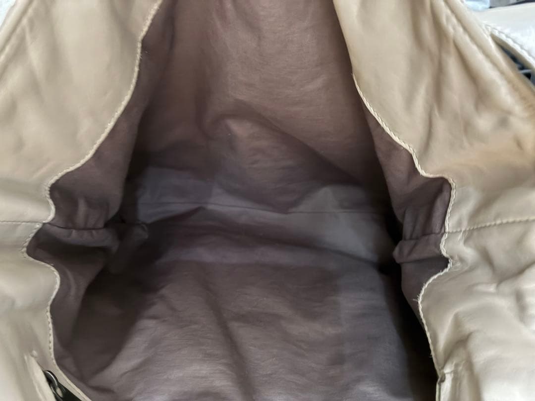 [美品]ボッテガヴェネタイントチャートメッセンジャーバック希少アイボリー