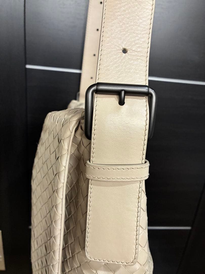 [美品]ボッテガヴェネタイントチャートメッセンジャーバック希少アイボリー