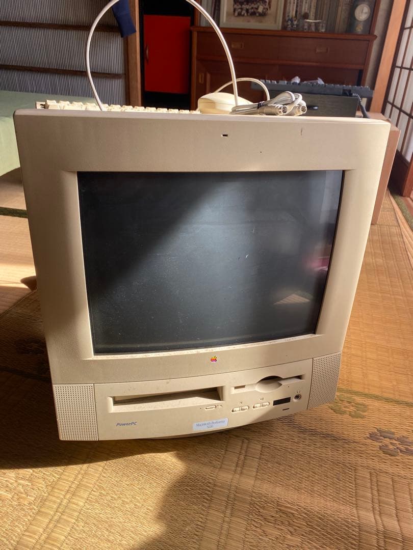 ジャンク品　Macintosh Performa 5220 キーボードマウス付き