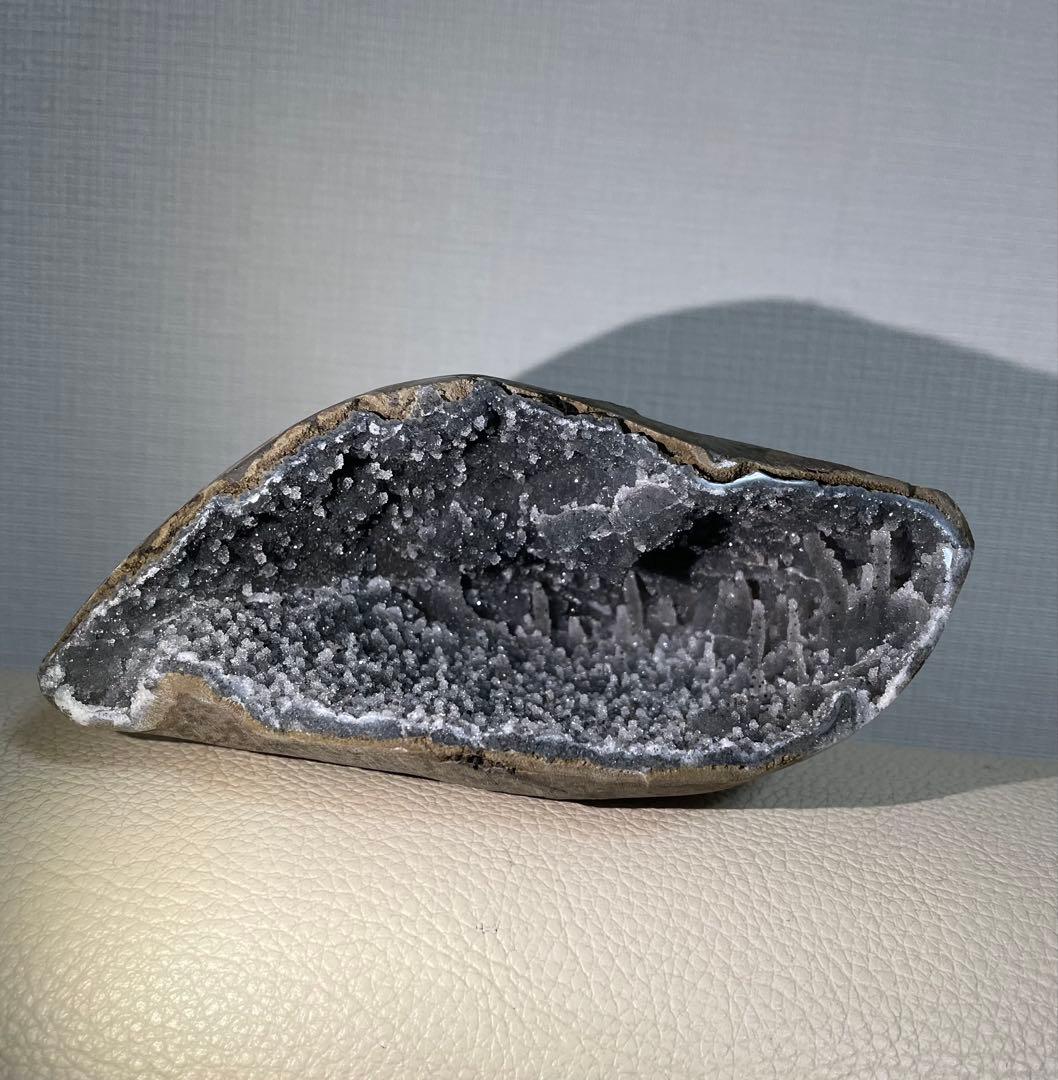 ブラックギャラクシーアメジストドーム ドゥルージー 山型 森模様 ジオード 晶洞