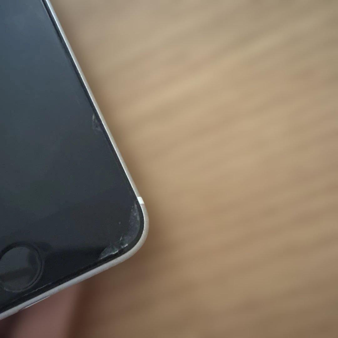 iPhone Se 第2世代　ホワイト　128GB SIMフリー　本体(ケース)