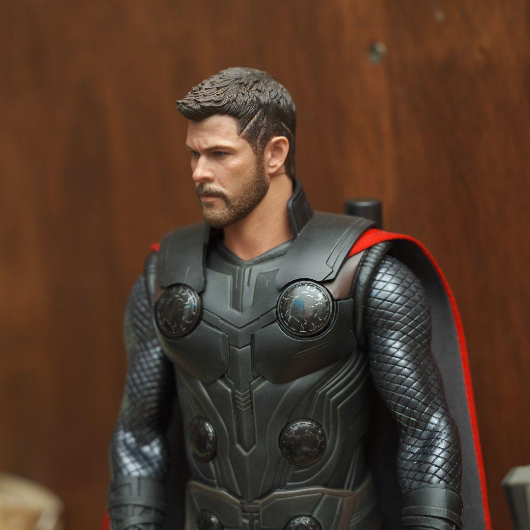 『アベンジャーズ／インフィニティ・ウォー』１／６　フィギュア　ソー ホットトイズ