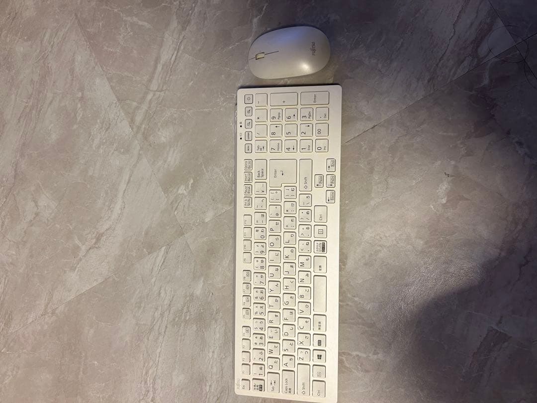 FMV-ET70E/W ホワイトデスクトップPC 本体と付属品