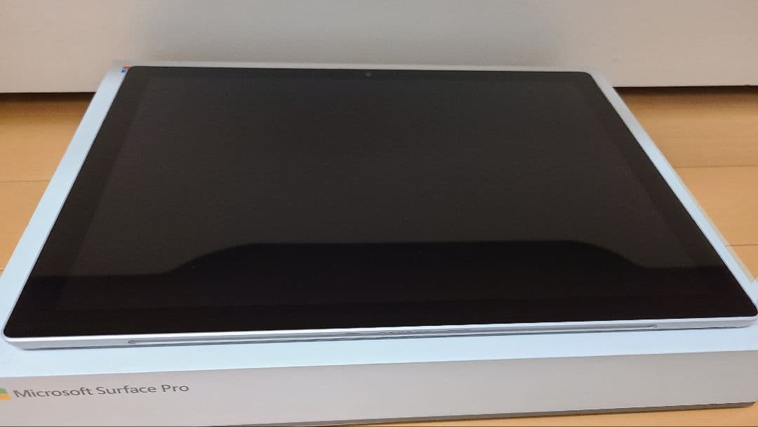 Surface Pro 6 本体 + キーボード + ACアダプター+ケース