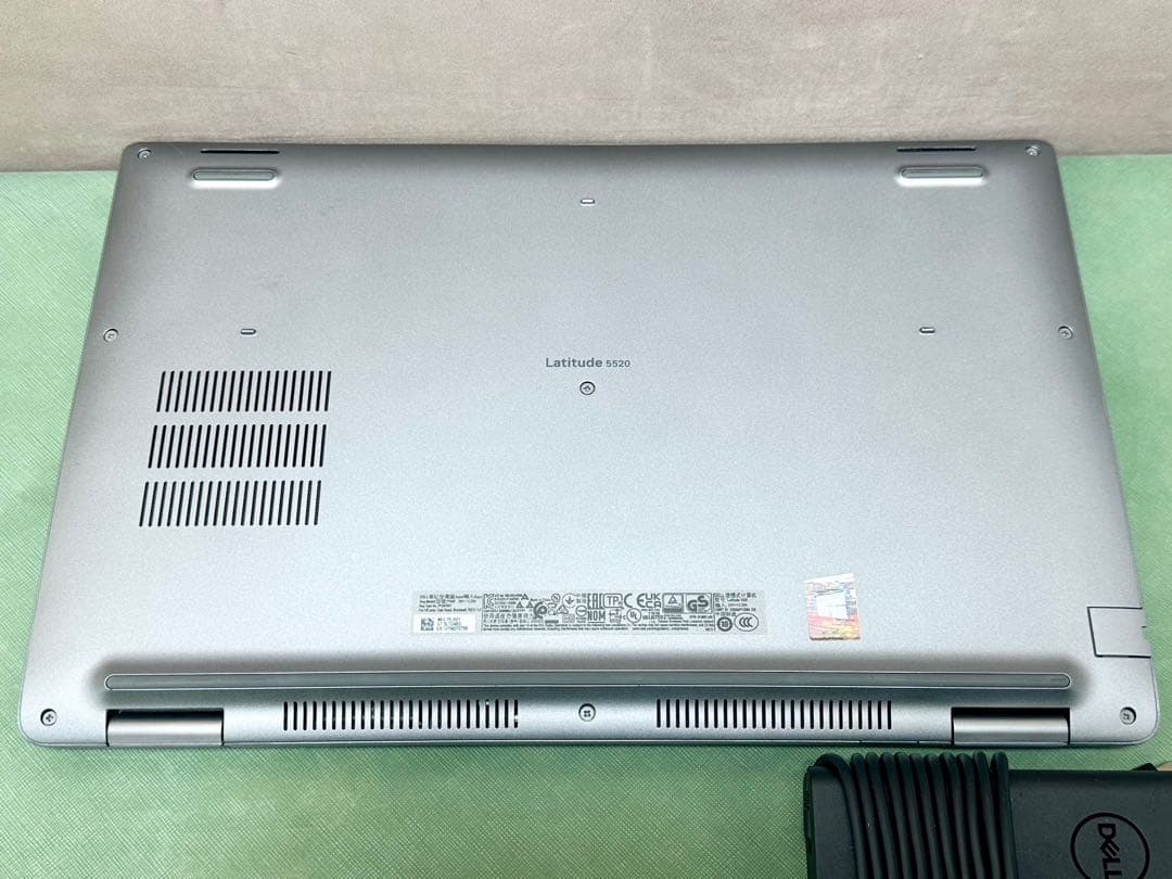 DELL Latitude 5520 ノートPC Core i5 8GB 256