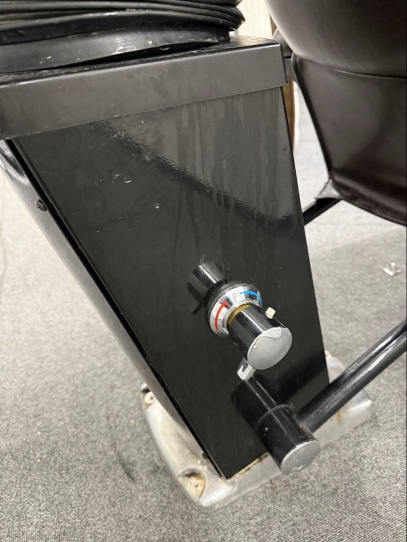 ビューティガレージ　手動シャンプーチェア　シャンプー台　レザーチェア　ブラウン①