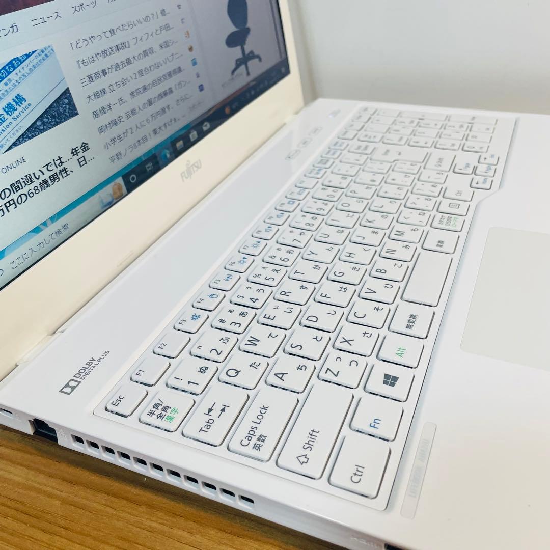 すぐ使える設定済みホワイト富士通SSDメモリ8ギガwin11オフィスDVDカメラ