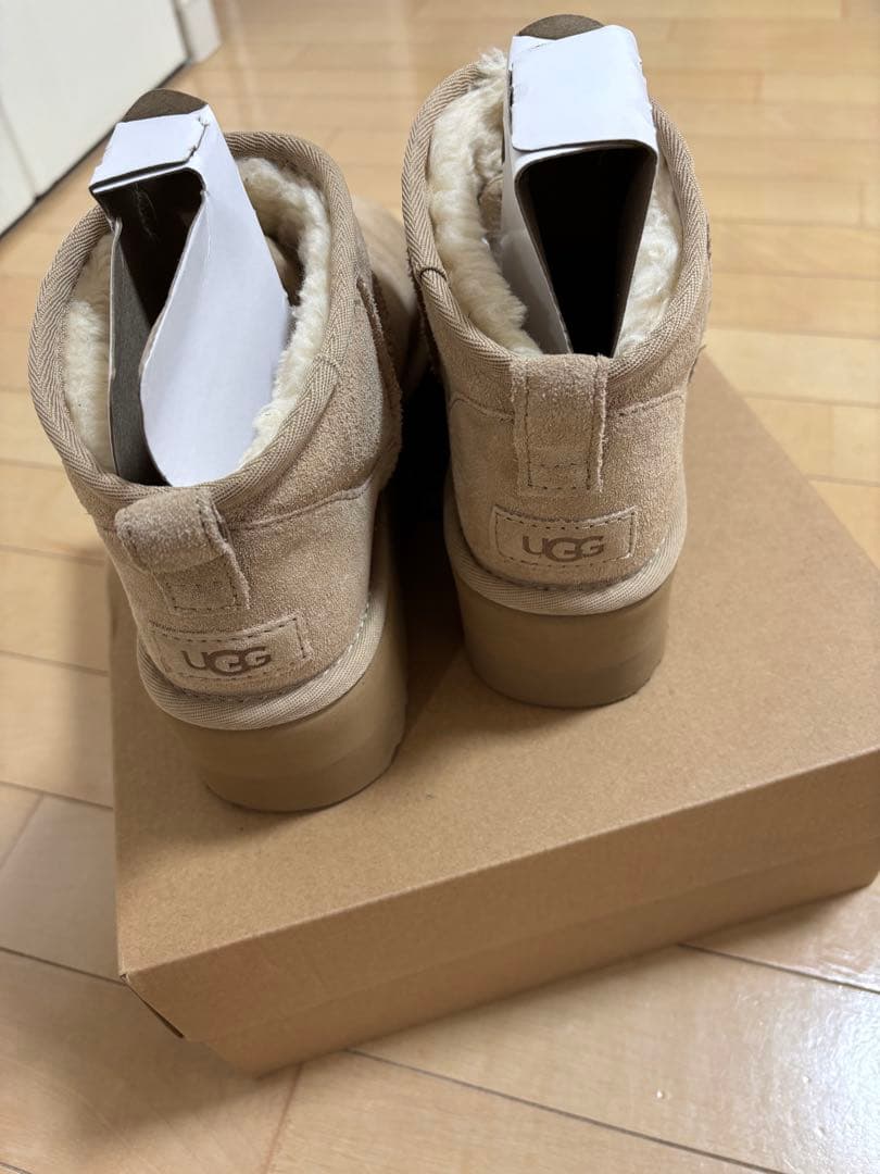 UGG PLATFORM BOOT サンド［25cm］
