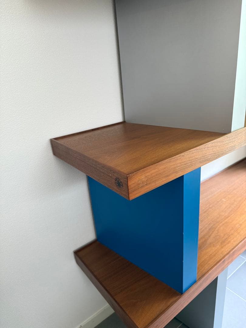 オープンシェルフ 青と木目調