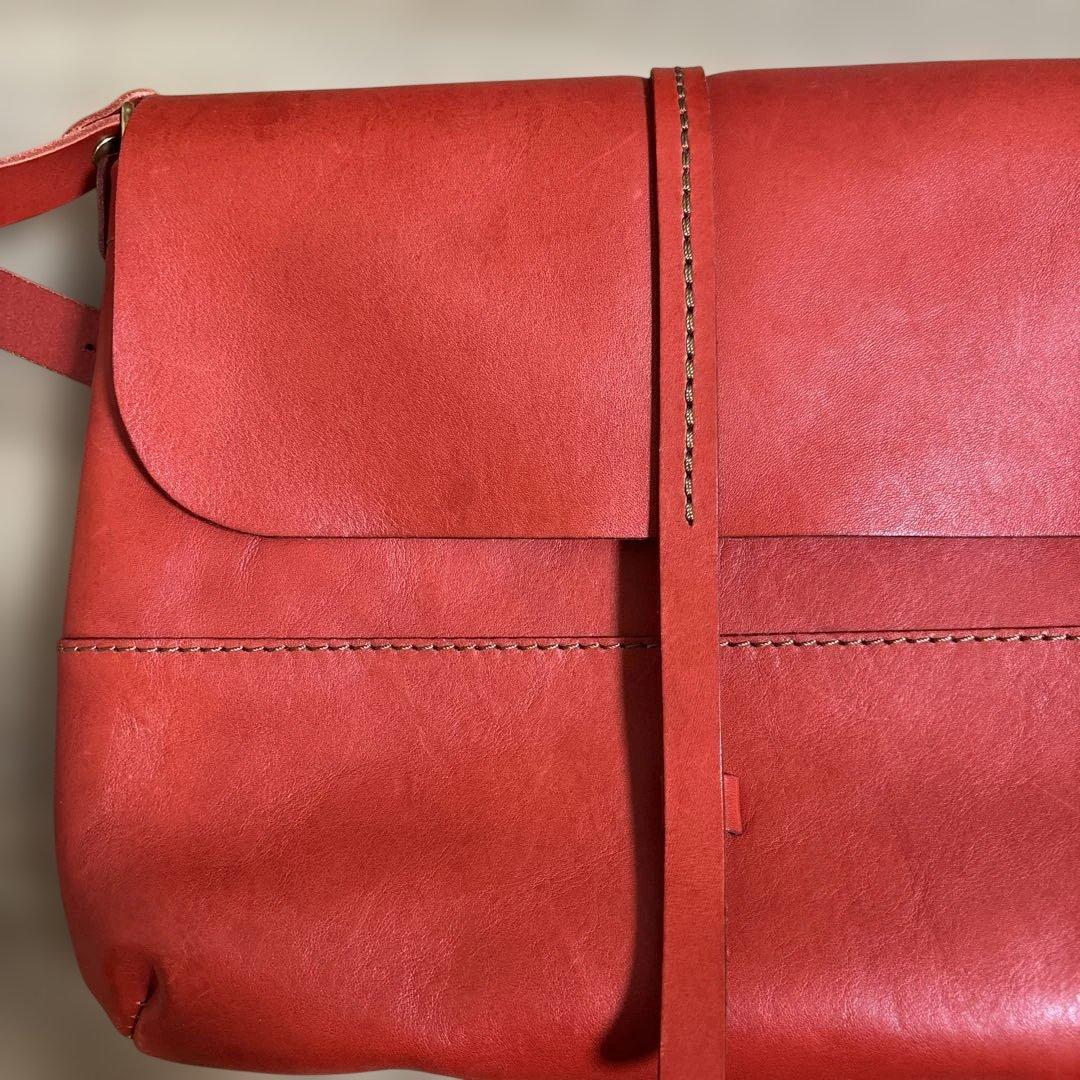 ヘルツ　レザー ショルダーバッグ　レッド