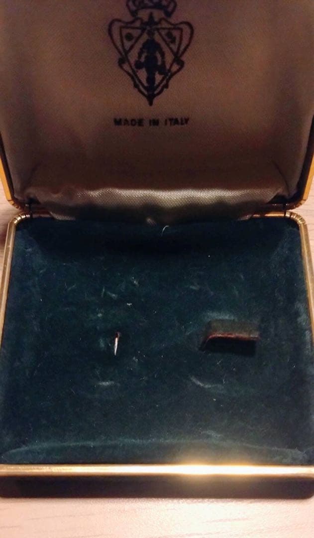 Gucci ゴールドカフスボタン 専用ケース付き