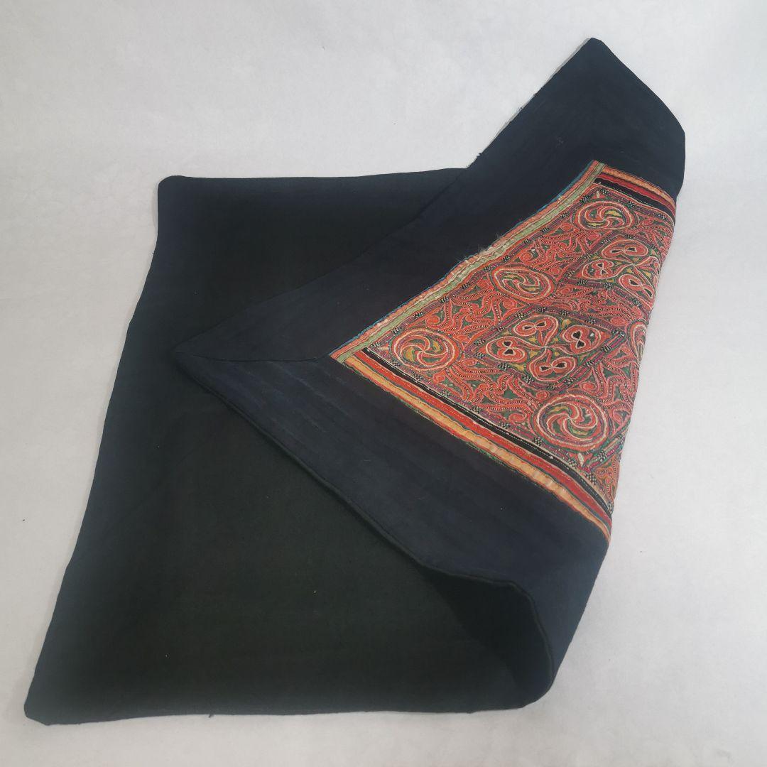 中国貴州省 ミャオ族 手刺繍 古布 藍染の縁布 希少 ヴィンテージ品