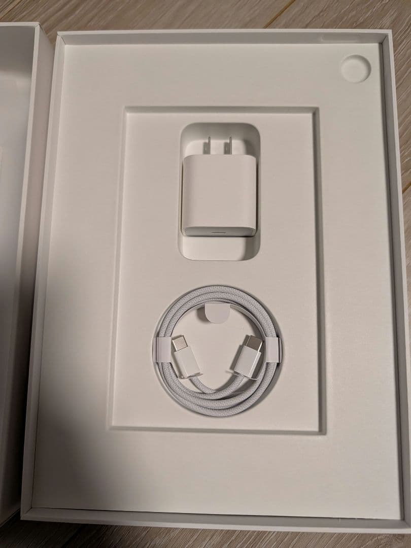 【美品】iPad A16 11世代128GB ブルー 充放電11回 付属品未使用