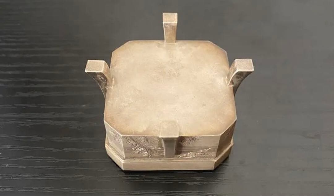 純銀 皇室ボンボニエール 明治33年5月10日大正天皇御結婚御下賜隅切唐櫃形