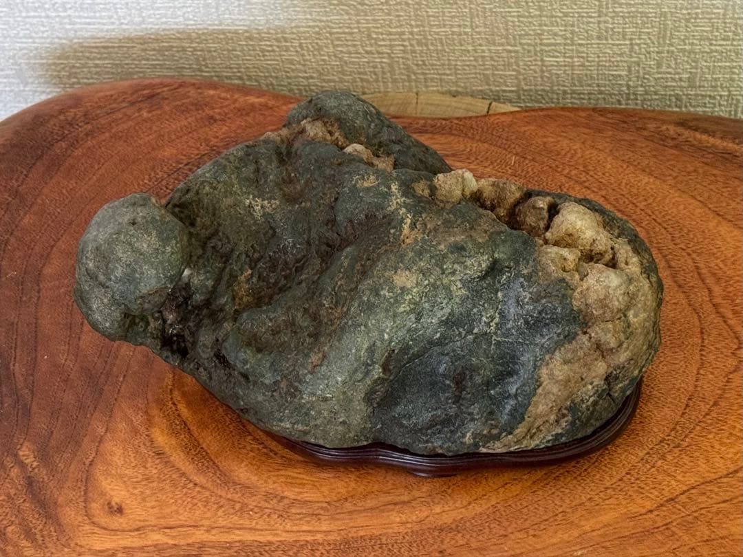 水石 鑑賞石 自然石 神居古潭石 五色石 黒石 緑石 黄金古潭石 原石 天然石