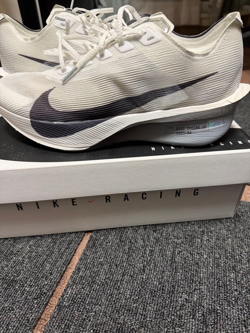 NIKE ヴェイパーフライ4 26.5
