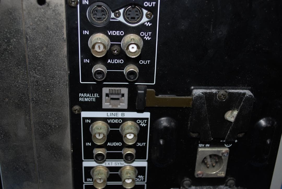 ソニー業務用トリニトロンモニターPVM-9L2中古ジャンク品の出品です。