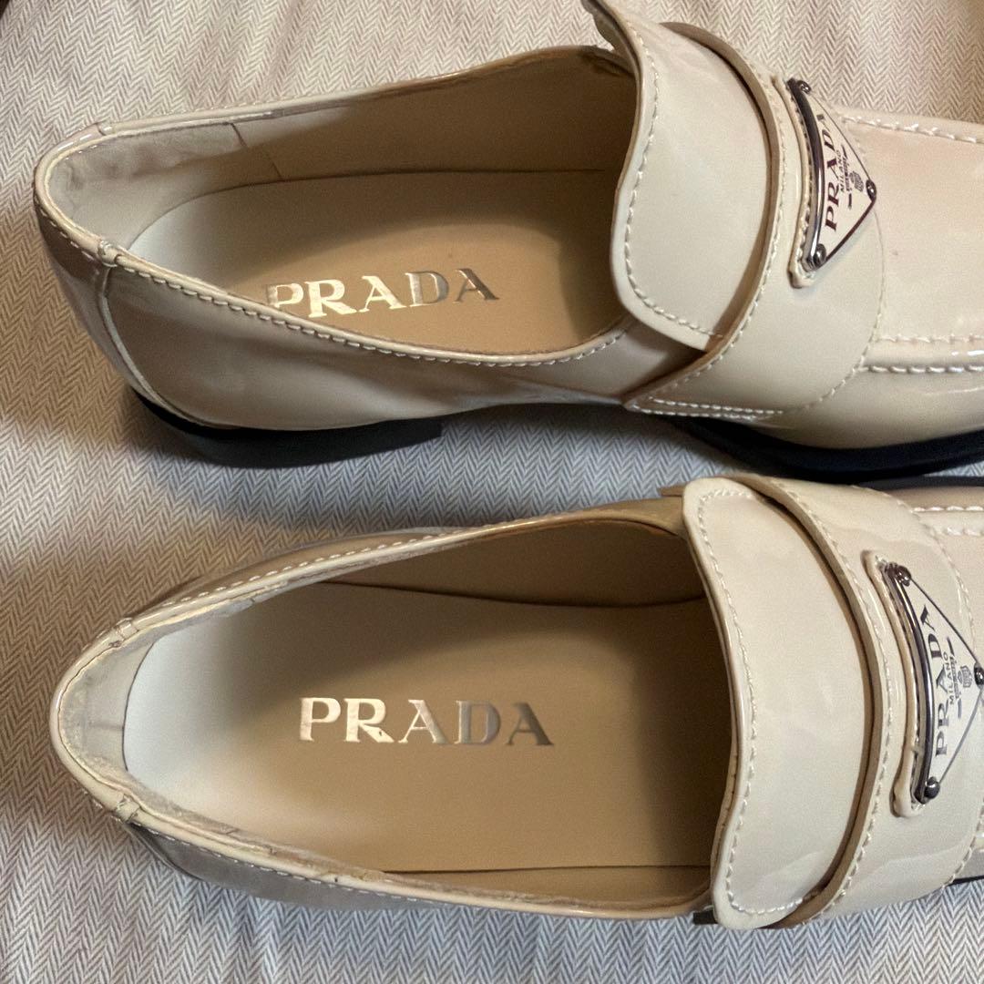 新品　PRADA ホワイトエナメルシューズ