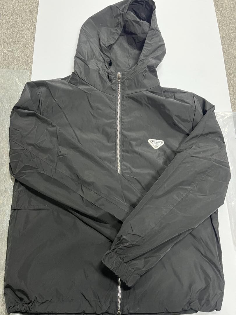 Prada ブラック ナイロンジャケット フード付き