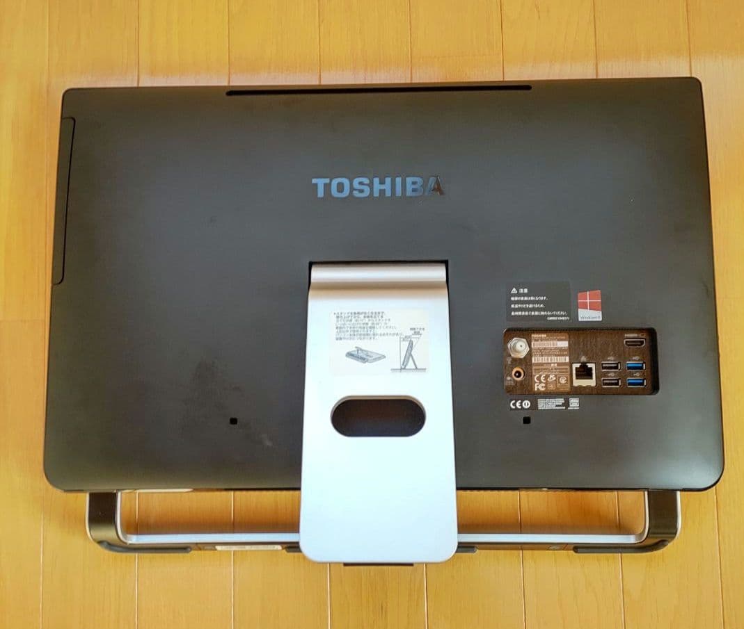TOSHIBA 一体型　デスクトップPC Windows10