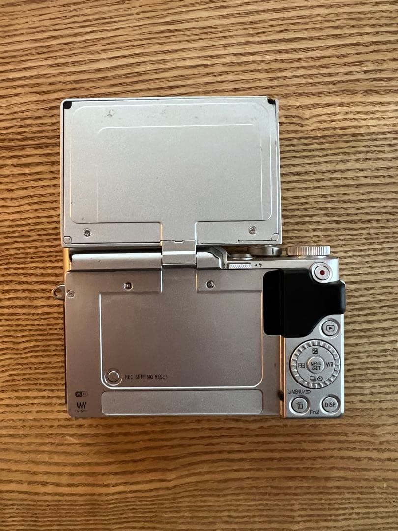 Panasonic LUMIX DC-GF9 ボディ シルバー（ジャンク）