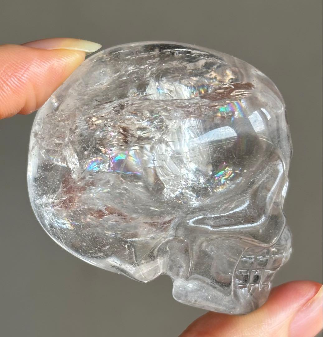 高品質　水晶　スカル　大きめ　虹　カービング　クリアクォーツ