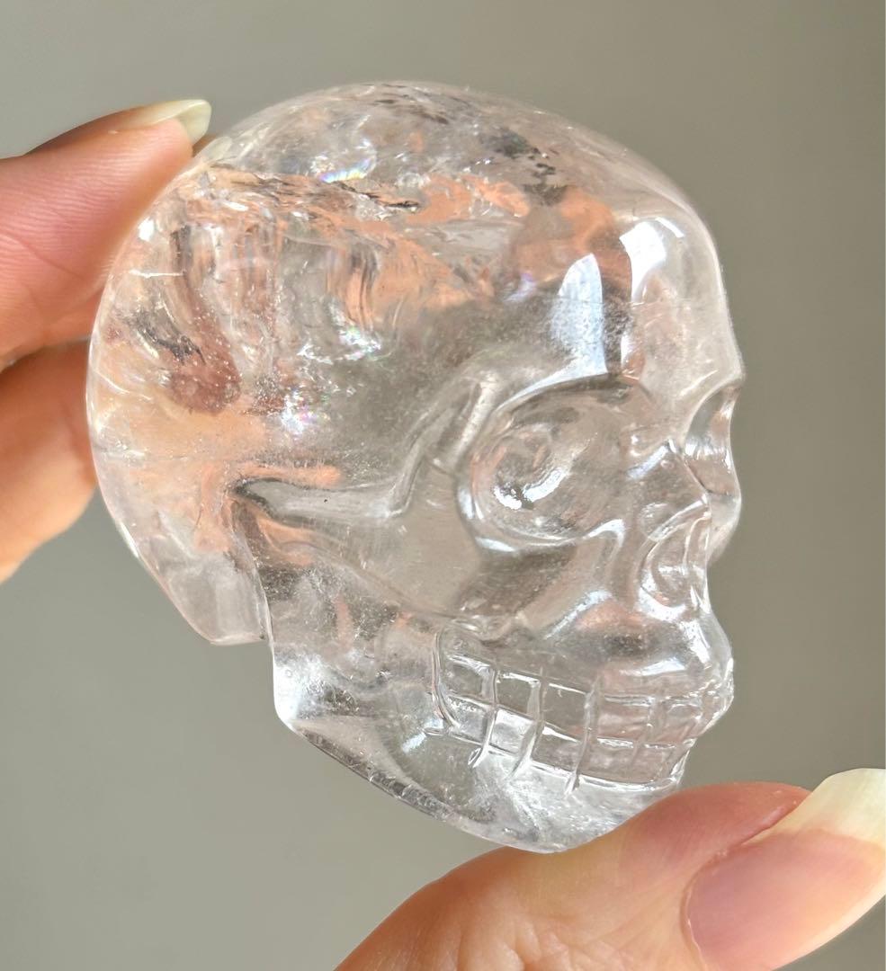 高品質　水晶　スカル　大きめ　虹　カービング　クリアクォーツ