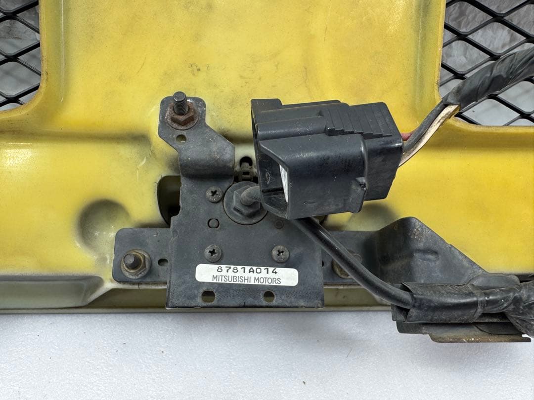 三菱 デリカD5 ローデスト CV5W 純正カメラ付きフロントグリル