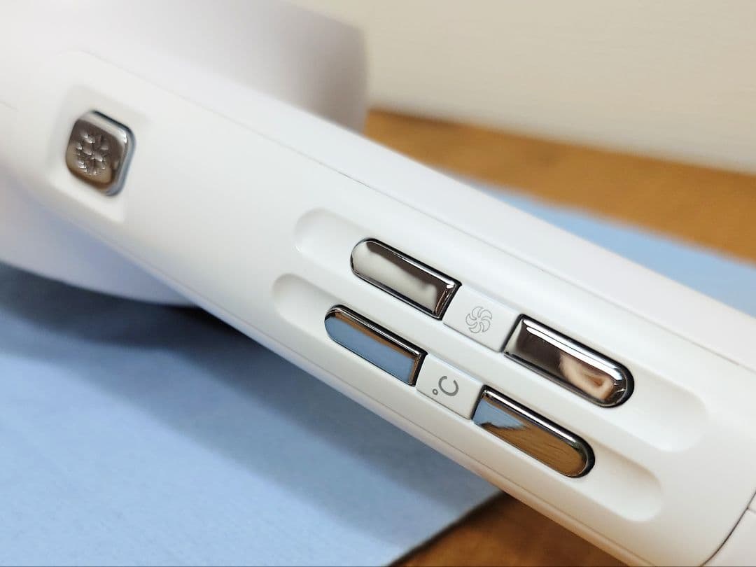 HOLISTIC cures マグネットヘアプロ ドライヤーゼロホワイト