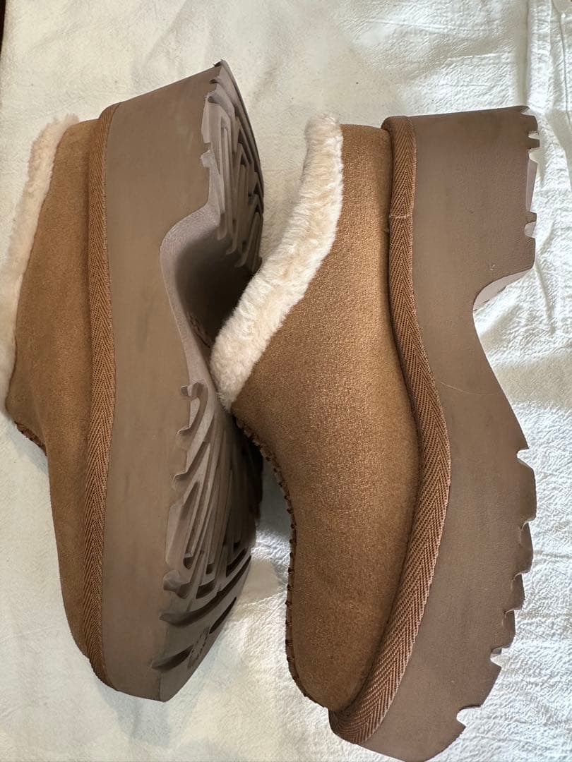 一度使用のみ美品UGG ニュー ハイツ コージー クロッグ5/22cm