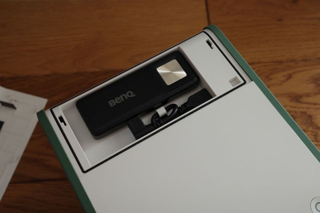 BenQ GS50 フルHD画質 モバイルLEDプロジェクター（別売品の三脚付）