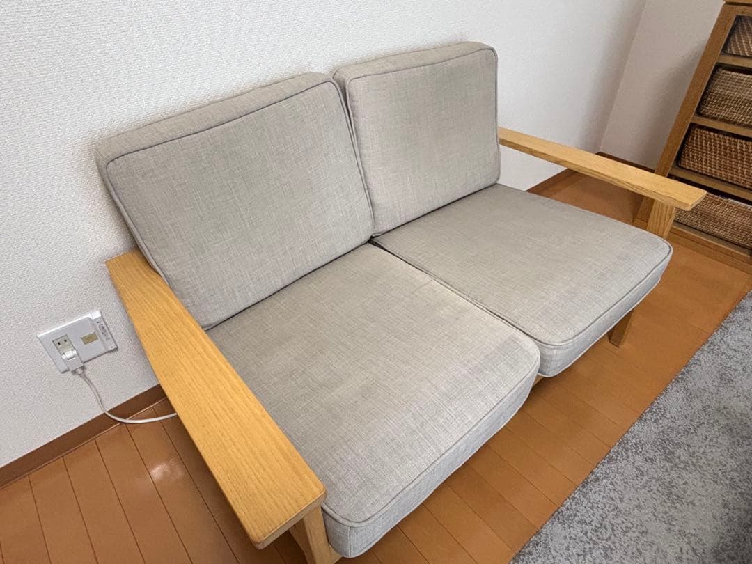 【9/27まで出品】2人掛けソファ 木製フレーム グレー