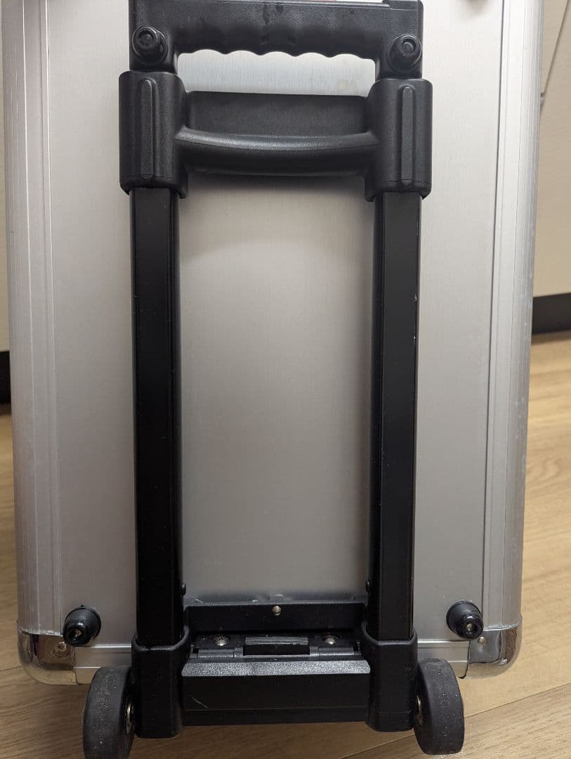 超非売品！タンカレー アルミ製キャリーケース