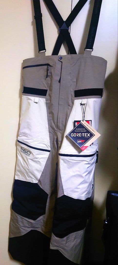 新品　Peak Performance Gore-Tex Proビブパンツ