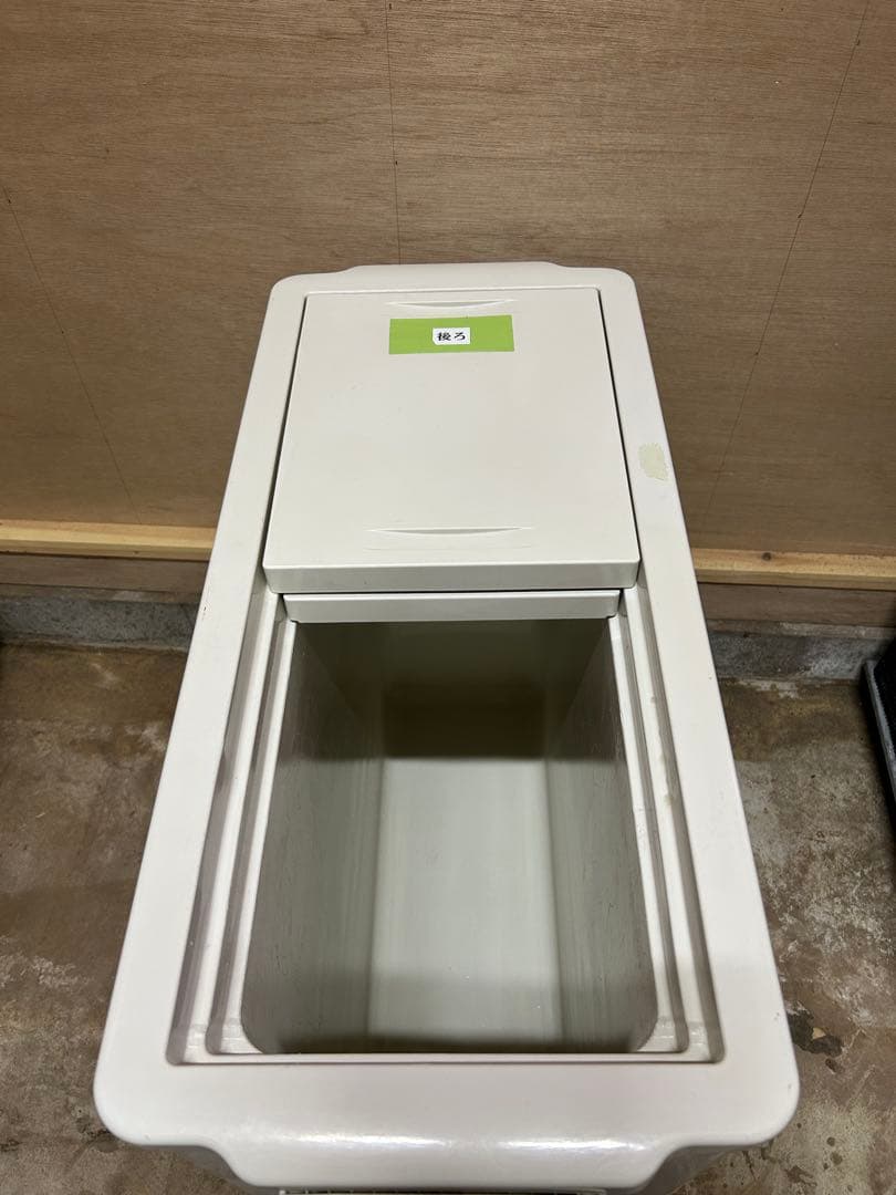 スライド扉タイプ冷凍ストッカー　SCR-S66 2019年製