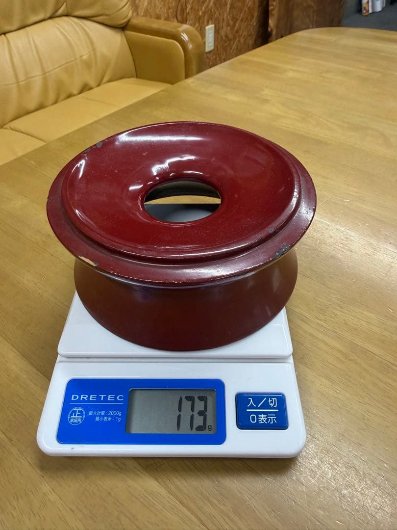 本水晶球体と赤い台座